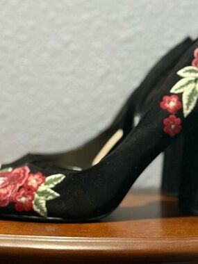 Nine West Black Pumps with Red Floral Embroidery